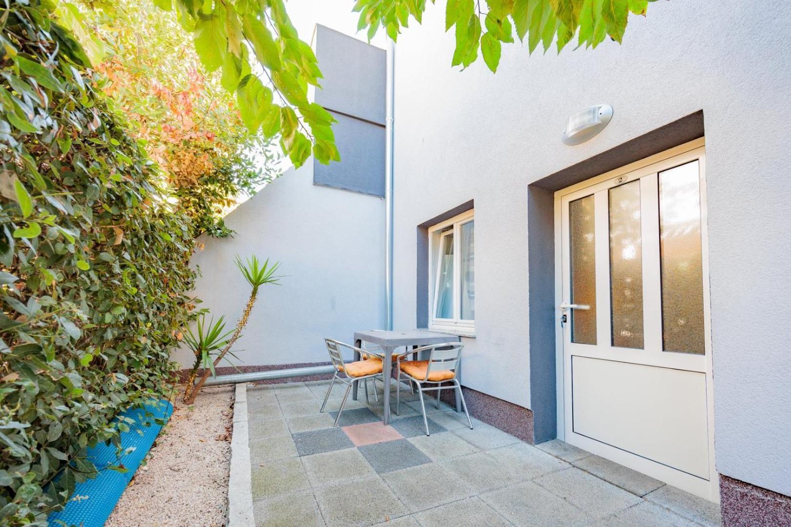 Crowonder Lucky Holiday House With Pool And Patio 30 Meters From The Beach Zara Esterno foto