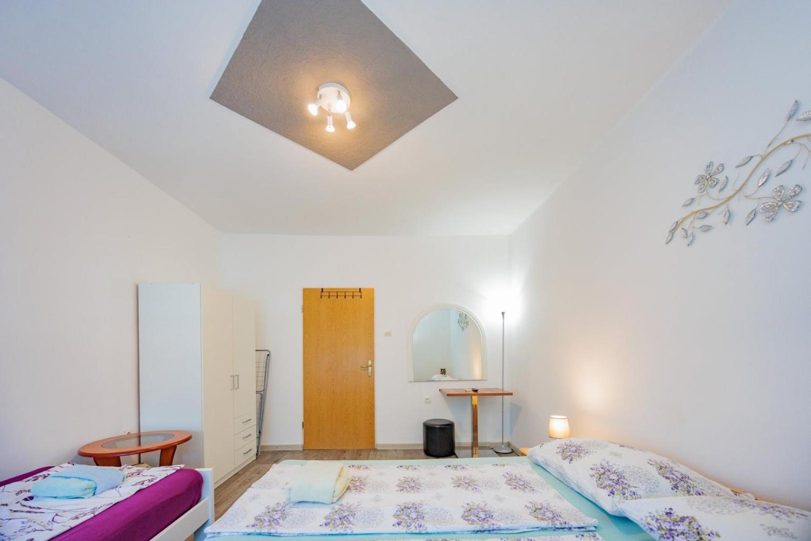 Crowonder Lucky Holiday House With Pool And Patio 30 Meters From The Beach Zara Esterno foto