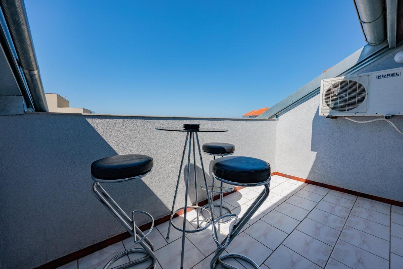 Crowonder Lucky Holiday House With Pool And Patio 30 Meters From The Beach Zara Esterno foto