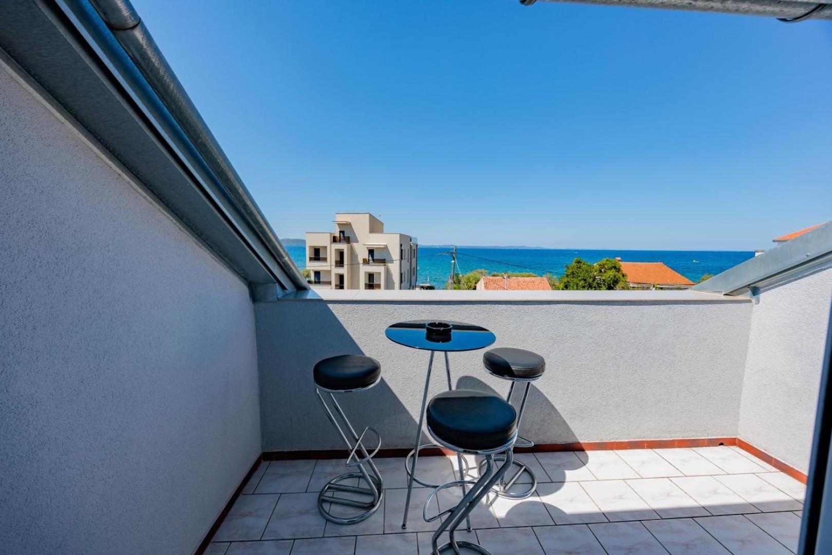 Crowonder Lucky Holiday House With Pool And Patio 30 Meters From The Beach Zara Esterno foto