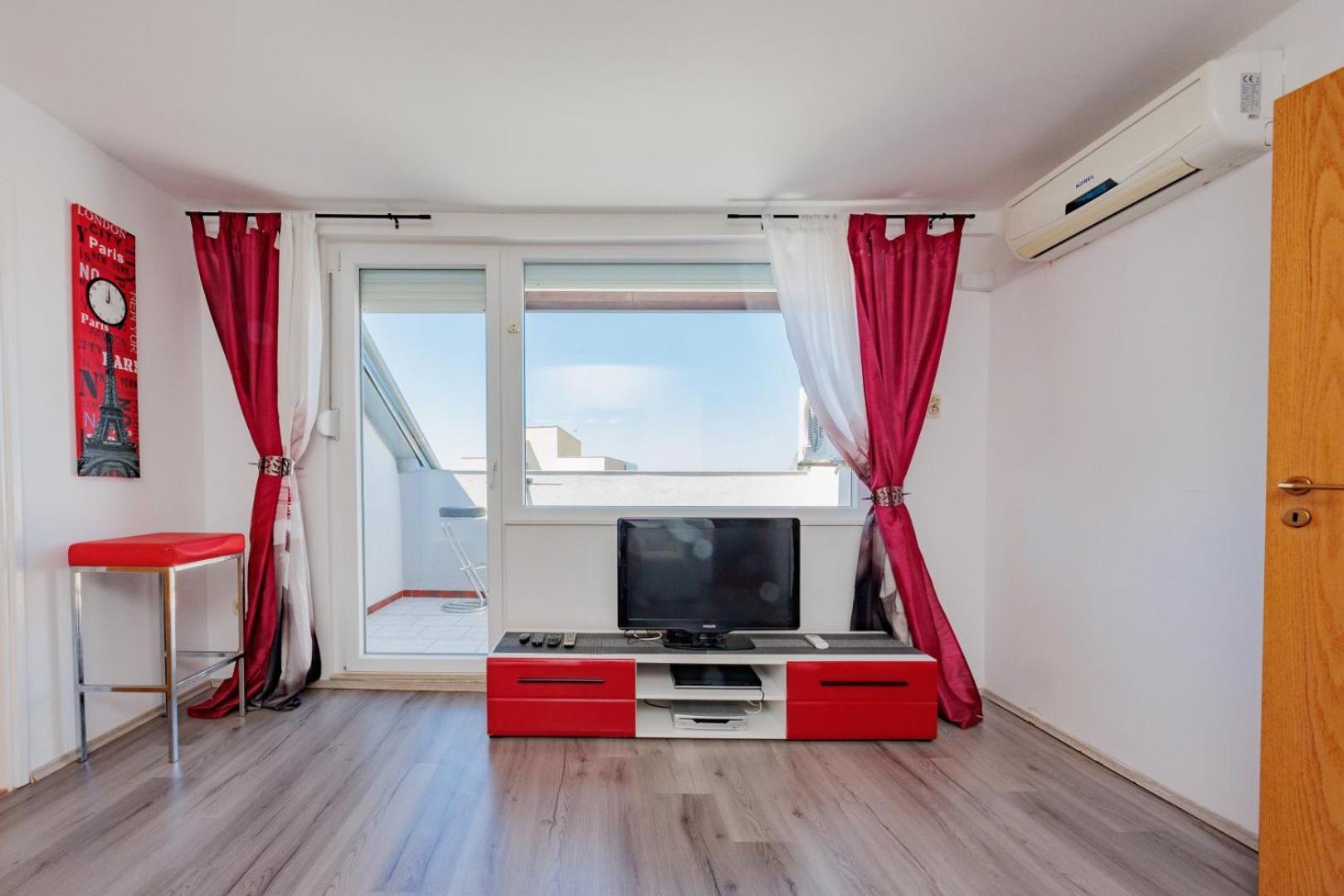 Crowonder Lucky Holiday House With Pool And Patio 30 Meters From The Beach Zara Esterno foto