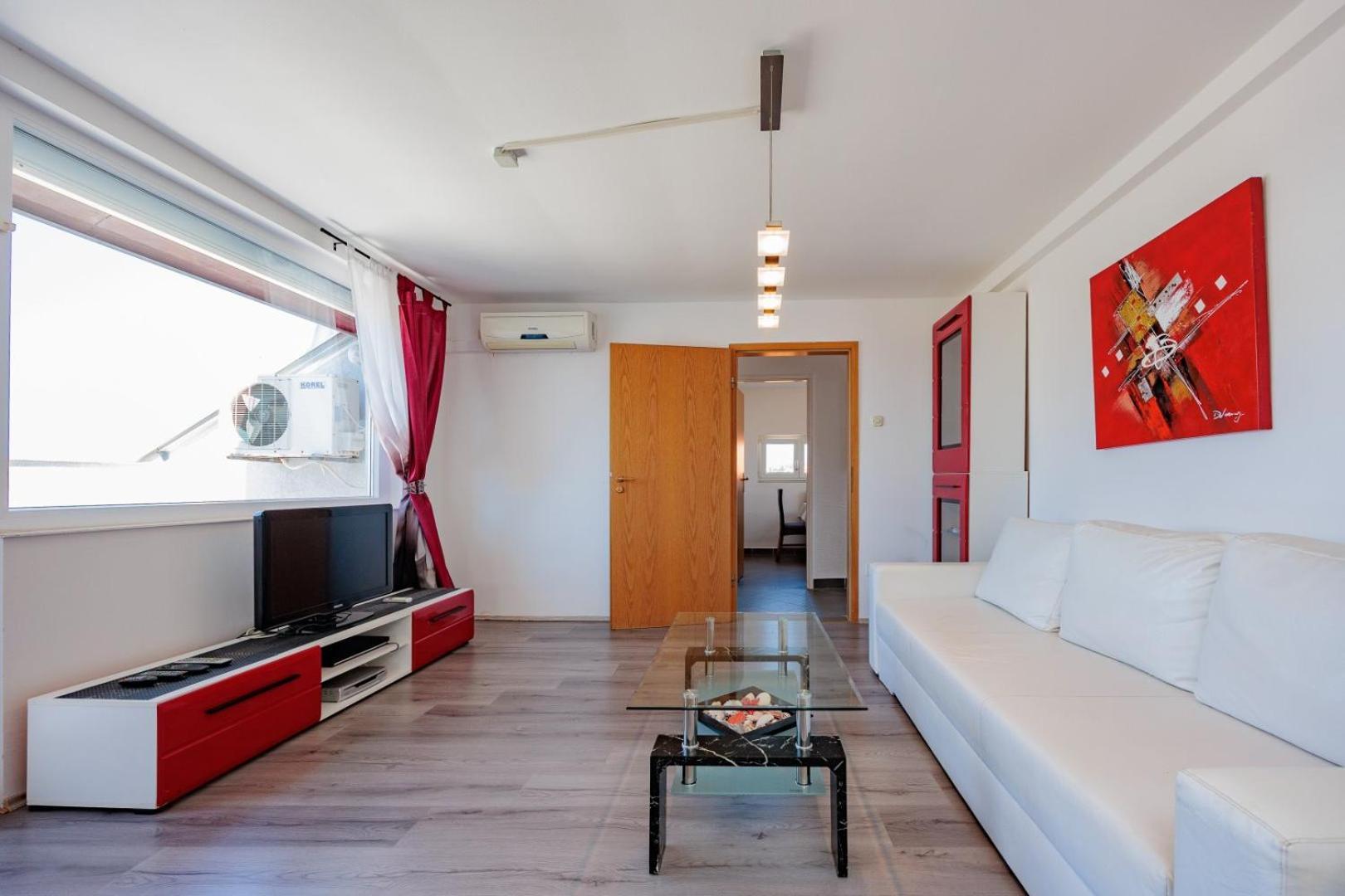 Crowonder Lucky Holiday House With Pool And Patio 30 Meters From The Beach Zara Esterno foto
