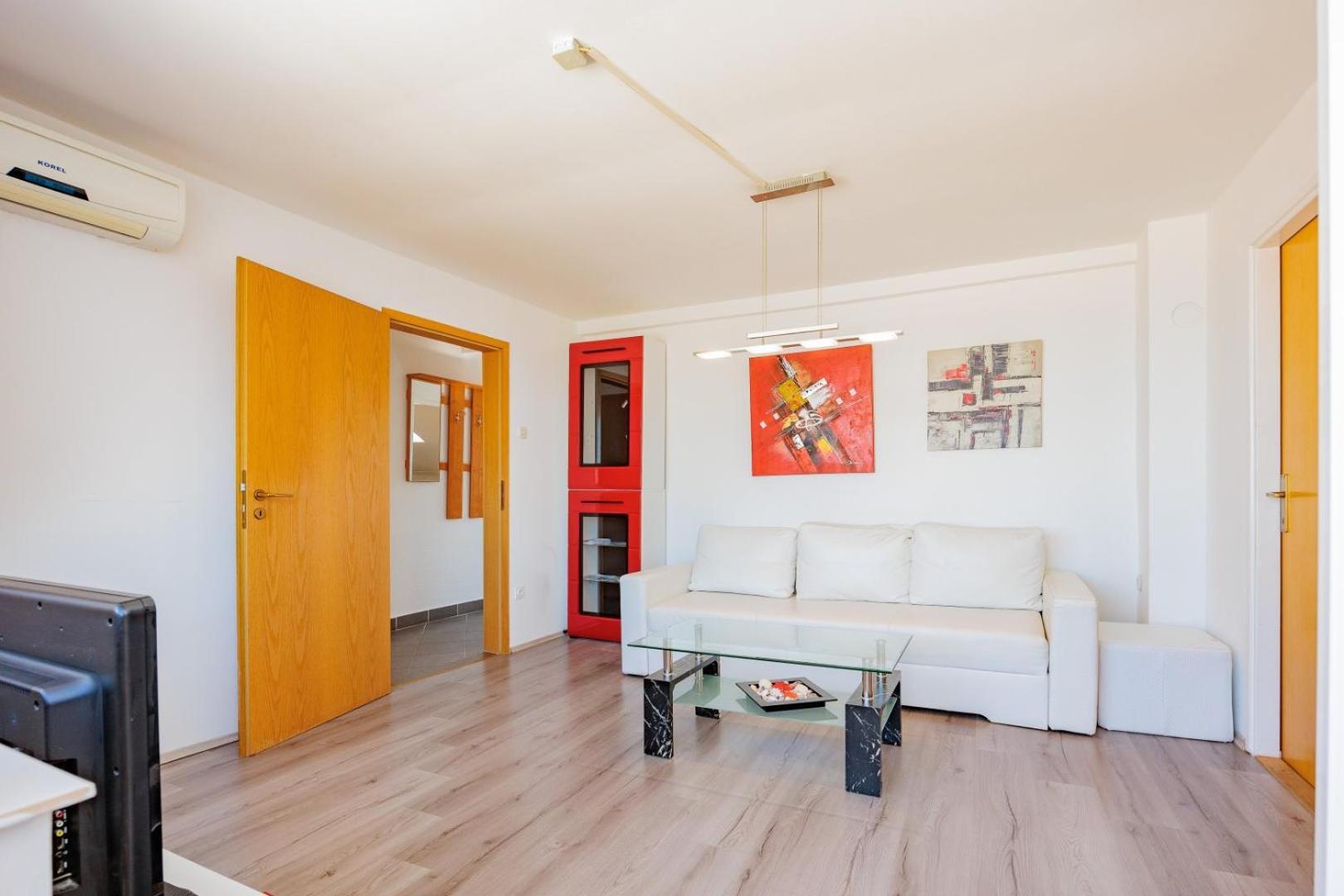 Crowonder Lucky Holiday House With Pool And Patio 30 Meters From The Beach Zara Esterno foto