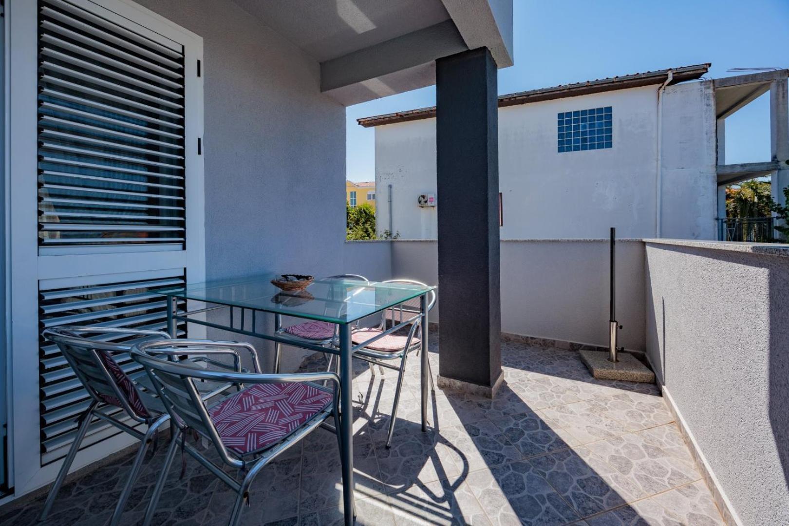 Crowonder Lucky Holiday House With Pool And Patio 30 Meters From The Beach Zara Esterno foto