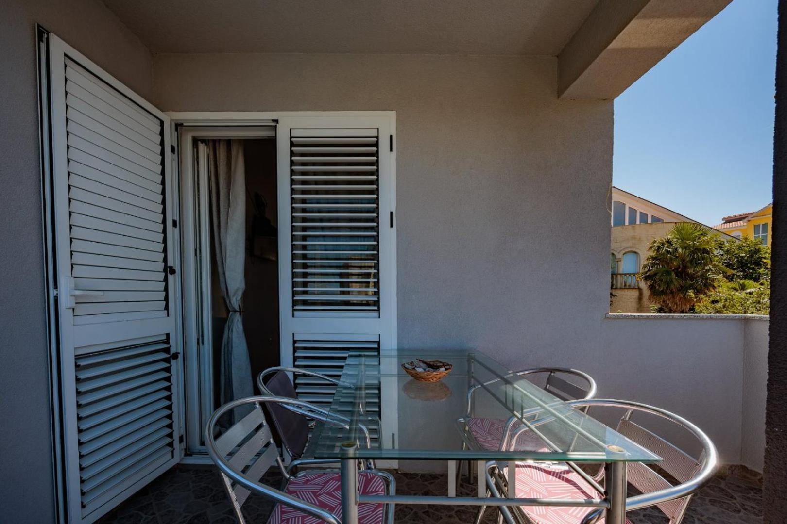 Crowonder Lucky Holiday House With Pool And Patio 30 Meters From The Beach Zara Esterno foto