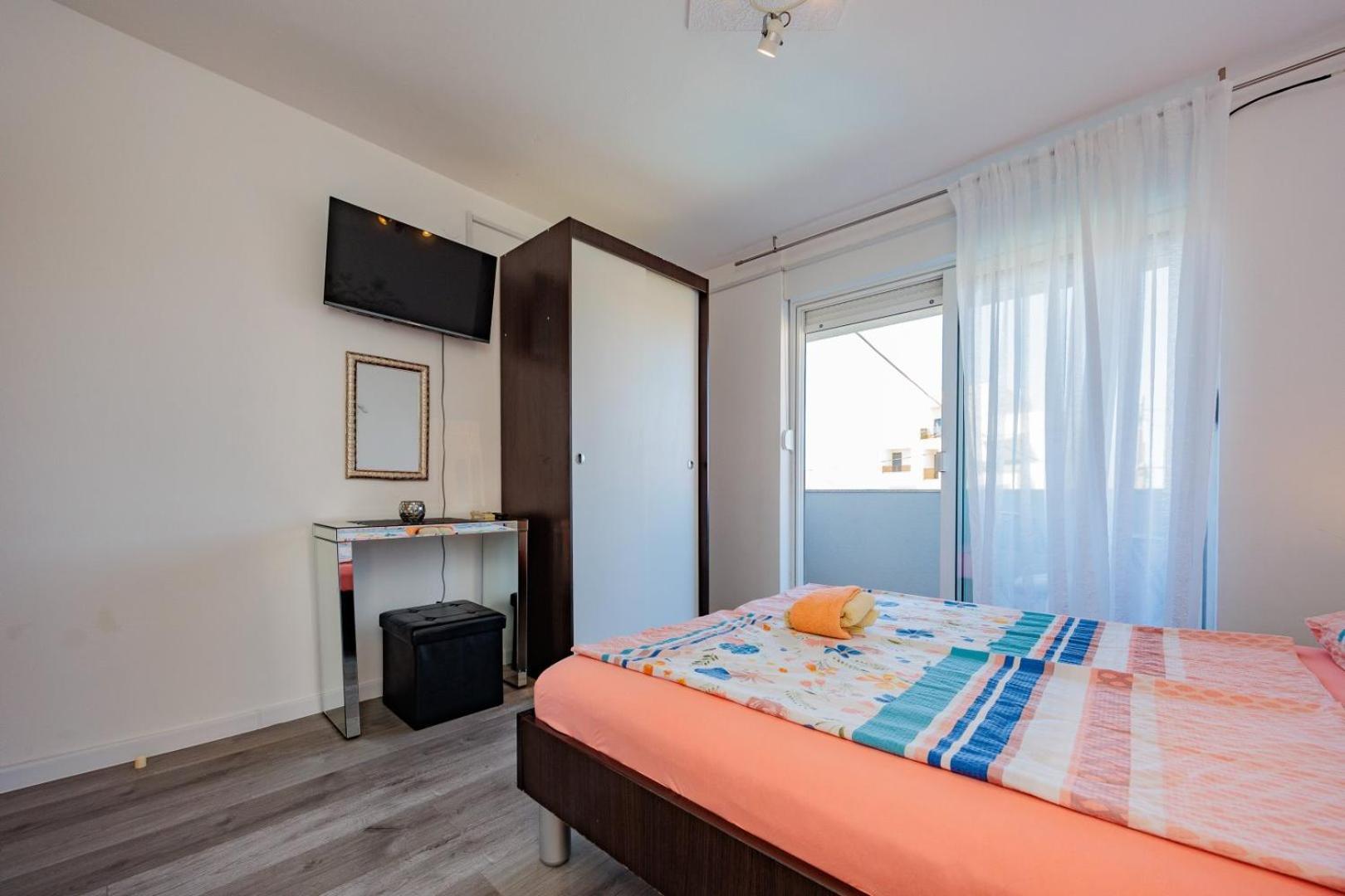Crowonder Lucky Holiday House With Pool And Patio 30 Meters From The Beach Zara Esterno foto