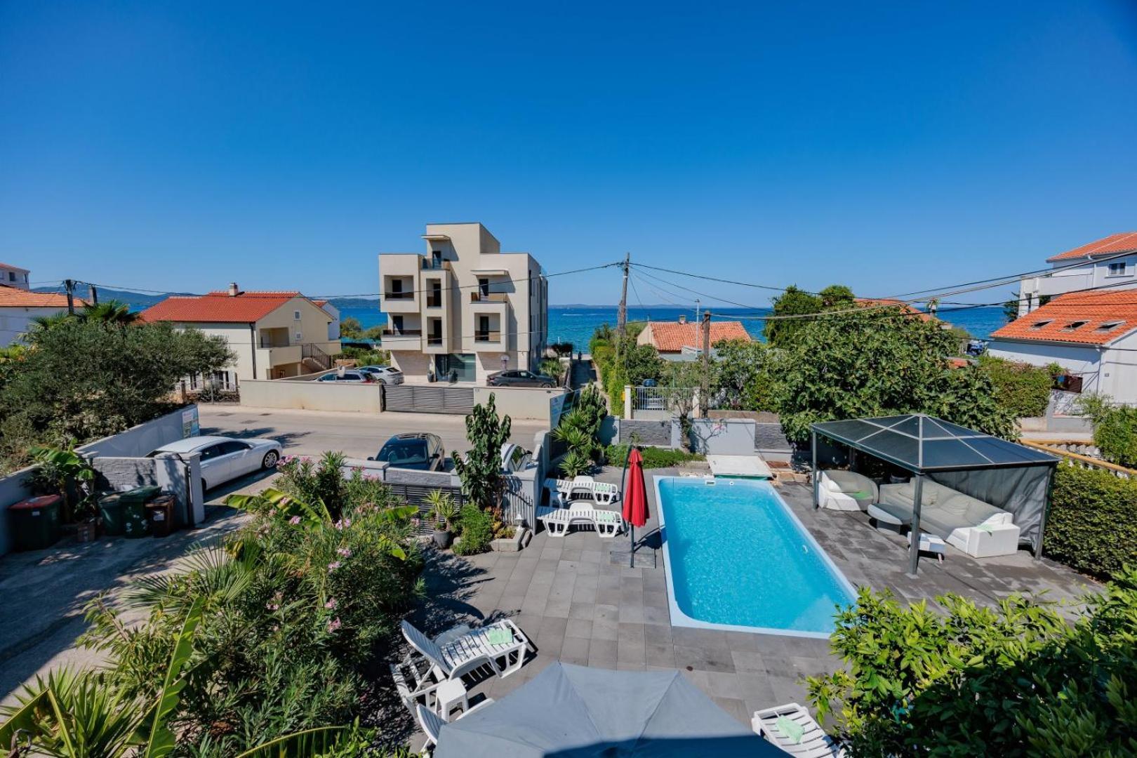 Crowonder Lucky Holiday House With Pool And Patio 30 Meters From The Beach Zara Esterno foto