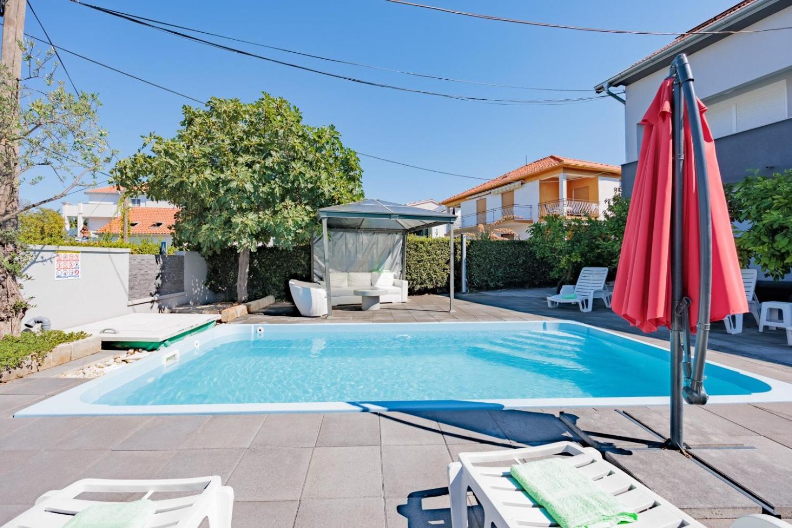 Crowonder Lucky Holiday House With Pool And Patio 30 Meters From The Beach Zara Esterno foto