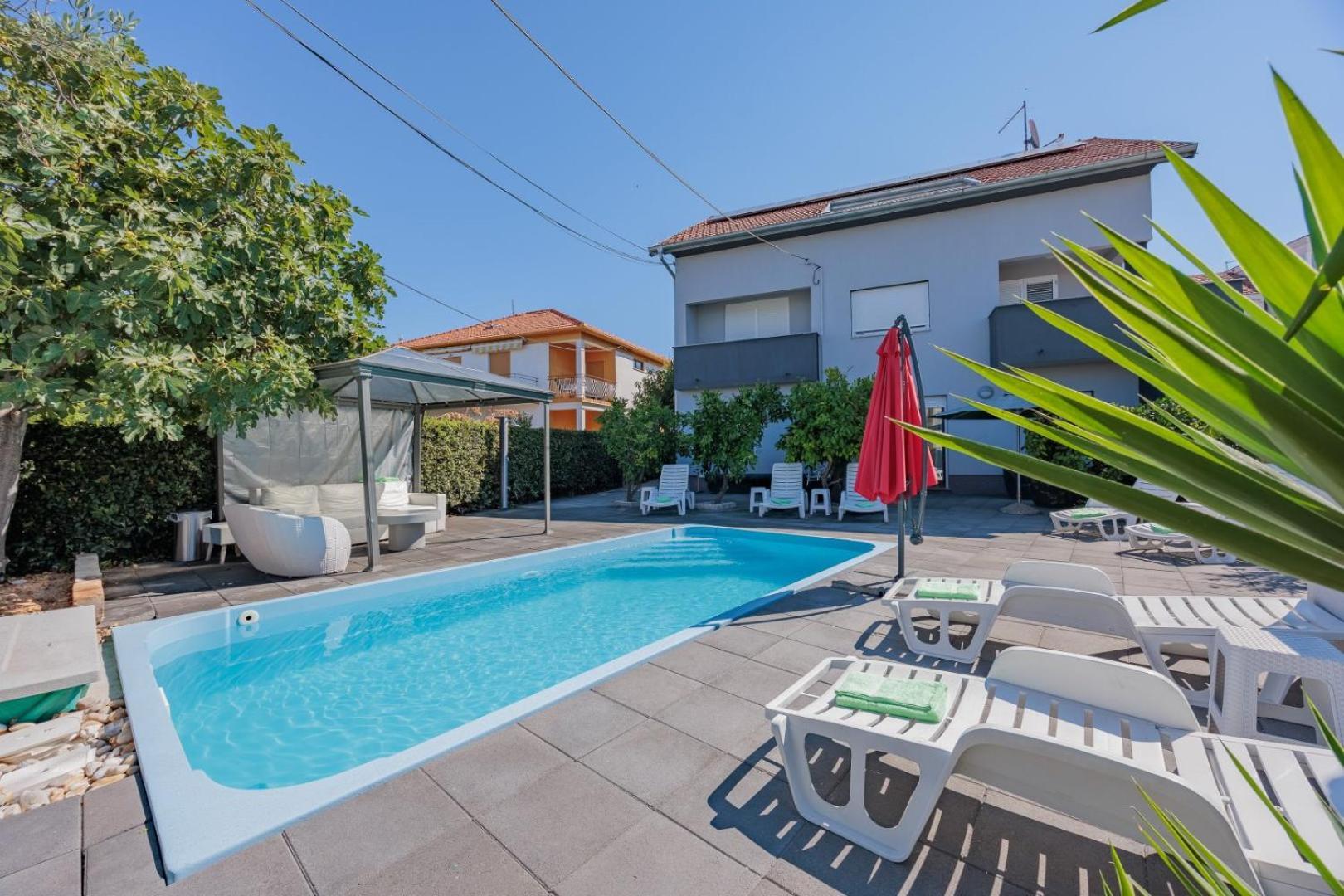 Crowonder Lucky Holiday House With Pool And Patio 30 Meters From The Beach Zara Esterno foto