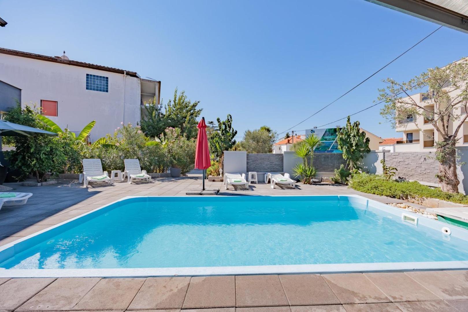 Crowonder Lucky Holiday House With Pool And Patio 30 Meters From The Beach Zara Esterno foto