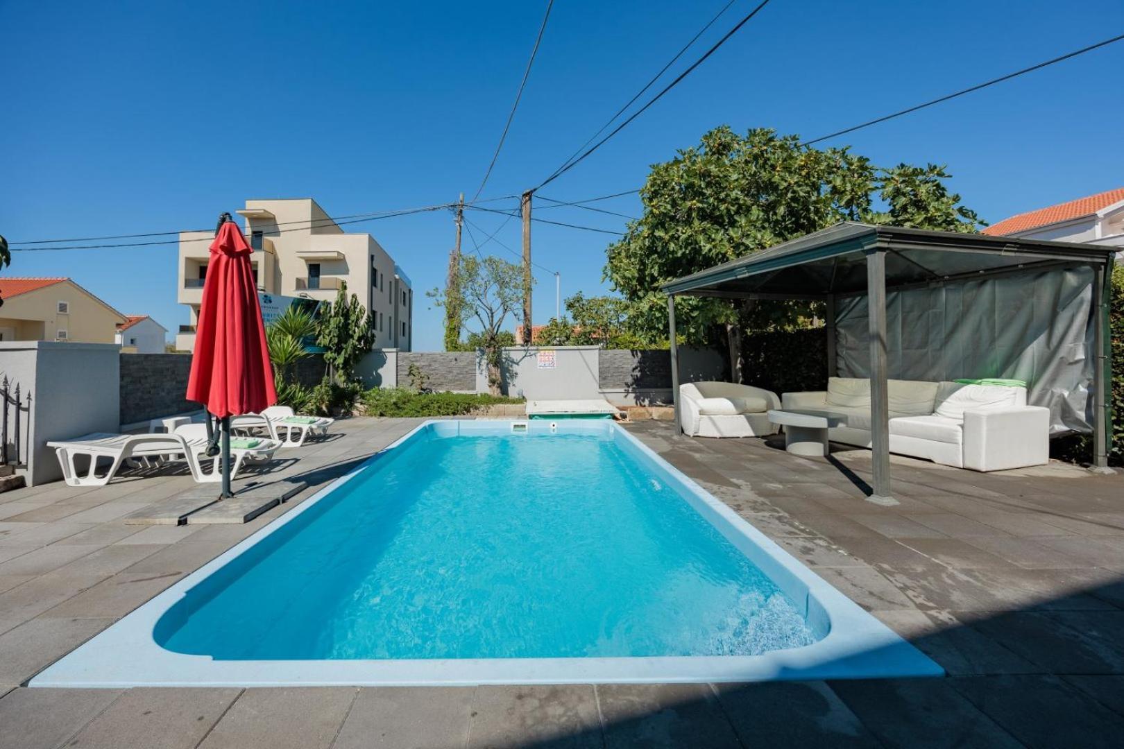 Crowonder Lucky Holiday House With Pool And Patio 30 Meters From The Beach Zara Esterno foto